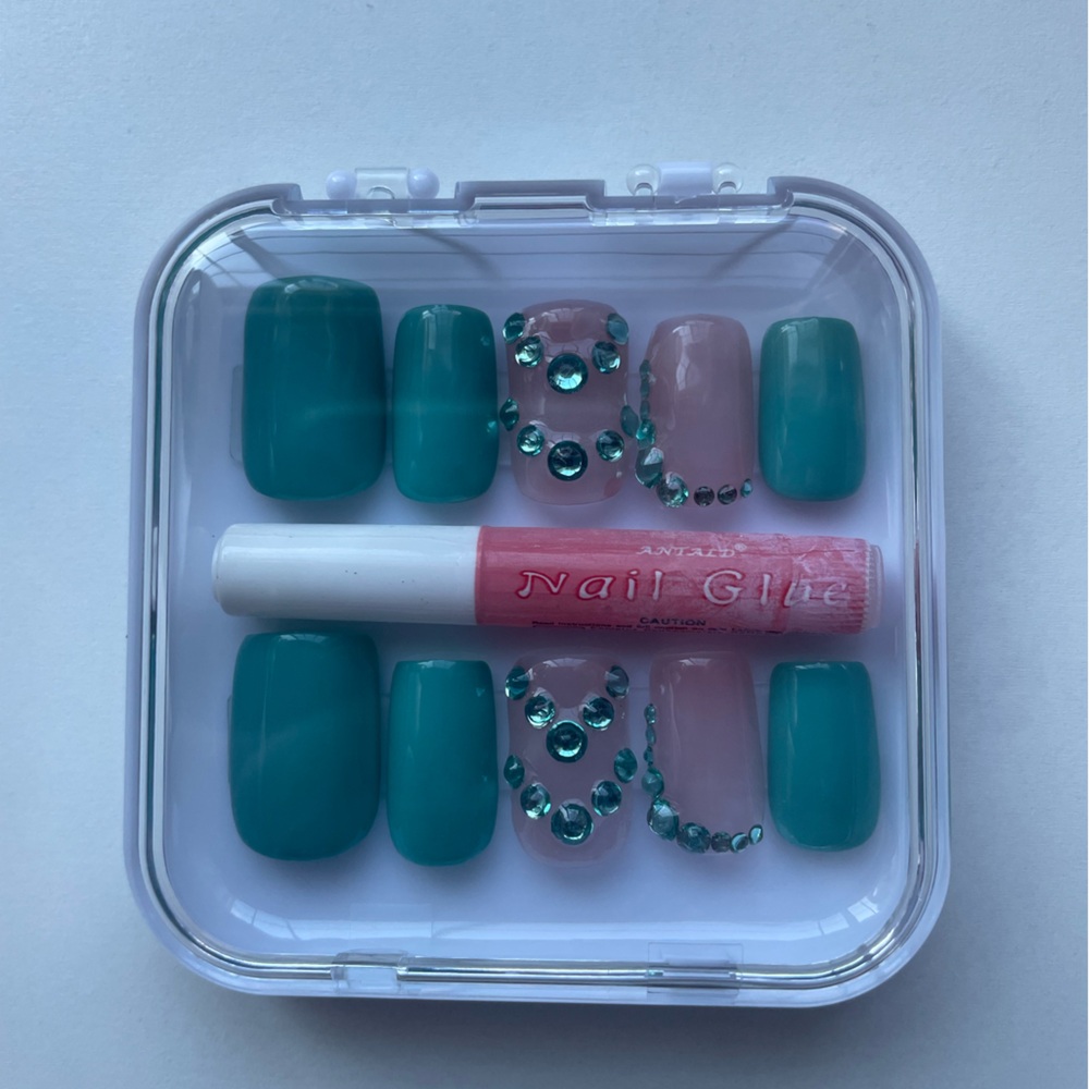 Teal Press-On Nails with Rhinestones- Hand Painted - Picture 4 of 5